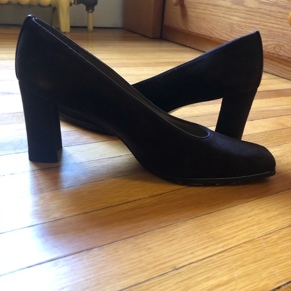 STUART WEITZMAN SUEDE PUMPS